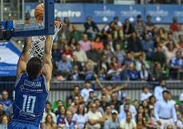 Jugador del San Pablo Burgos en el Coliseum durante el encuentro