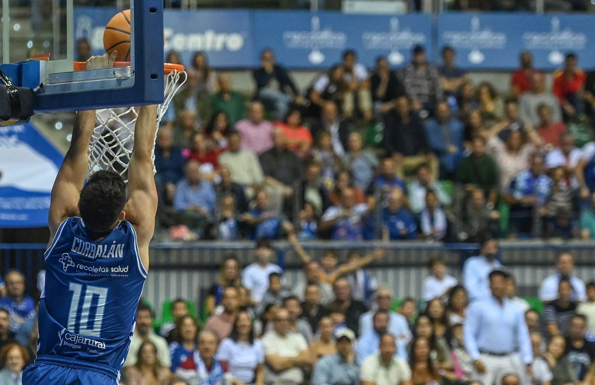 Jugador del San Pablo Burgos en el Coliseum durante el encuentro