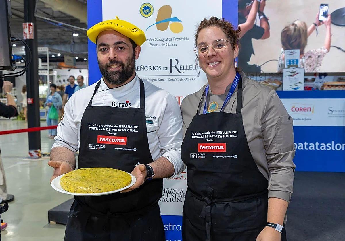 El chef Ricardo Martín, de Monalisa Gastrobar, con su tortilla ganadora.
