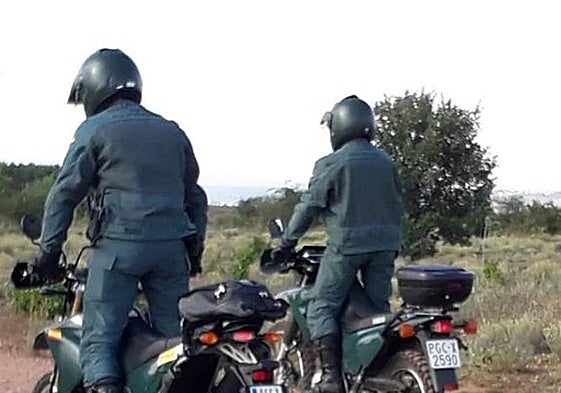 El Seprona con motos ha formado parte de la búsqueda de la vaquilla extraviada.