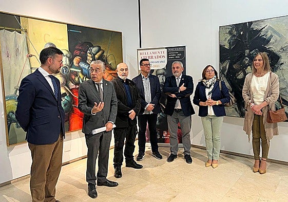 Autoridades en la inauguración de la exposición en homenaje al pintor Luis Sáez.
