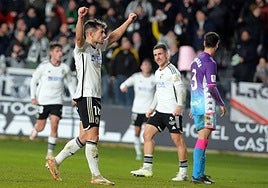 Curro, celebrando la victoria frente al real valladolid en el último derbi oficial disputado en El Plantío.