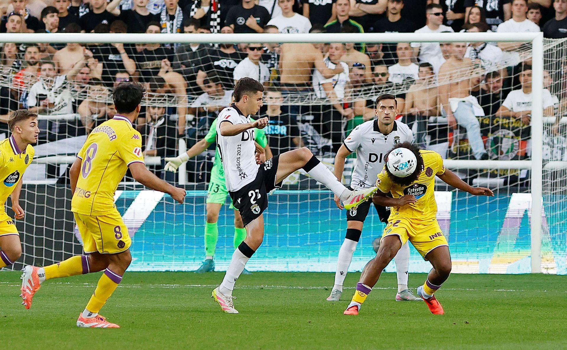 El derbi entre el Burgos CF y el Real Valladolid, en imágenes