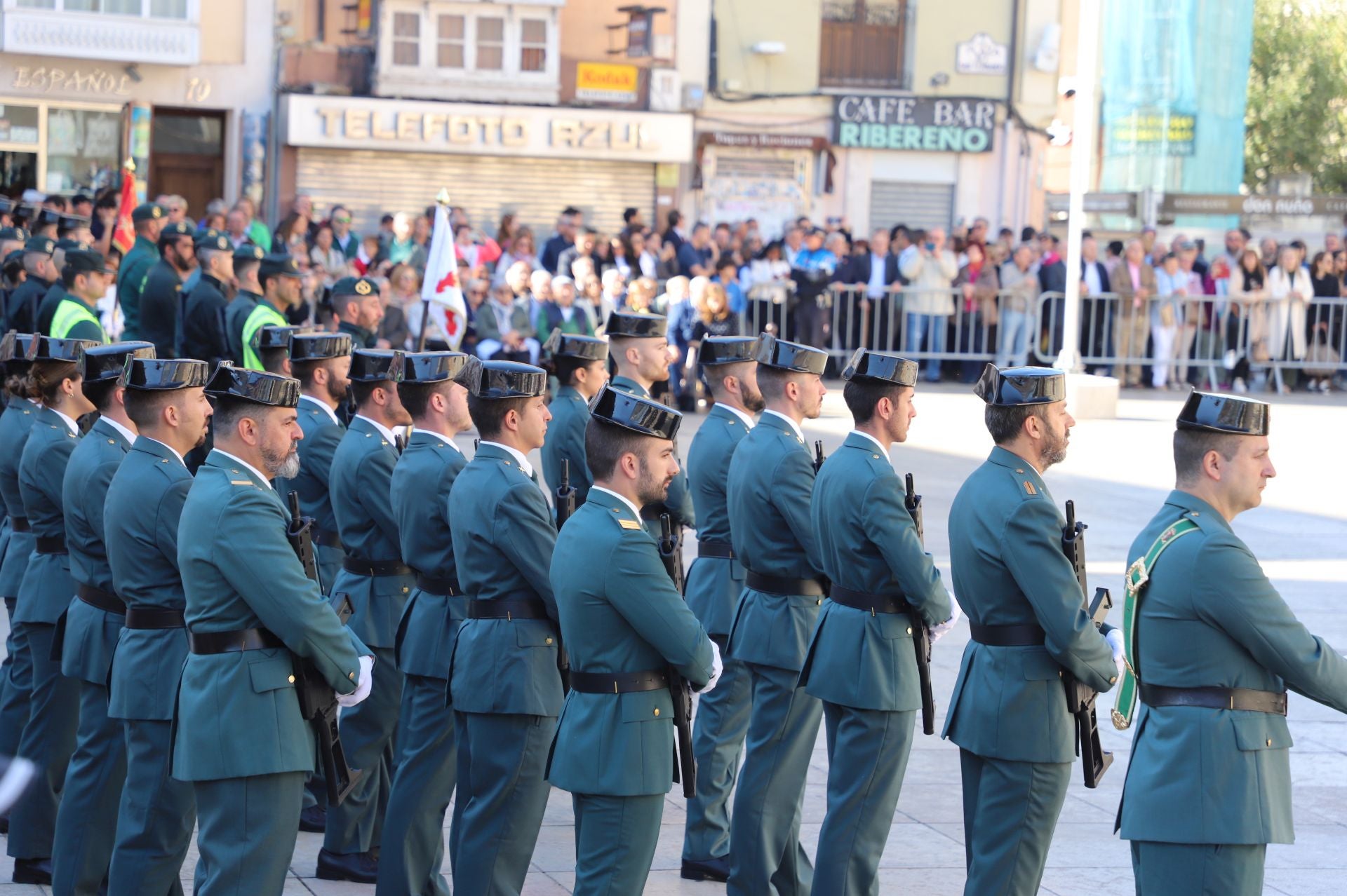 El acto de la Guardia Civil frente a la Catedral de Burgos, en imágenes
