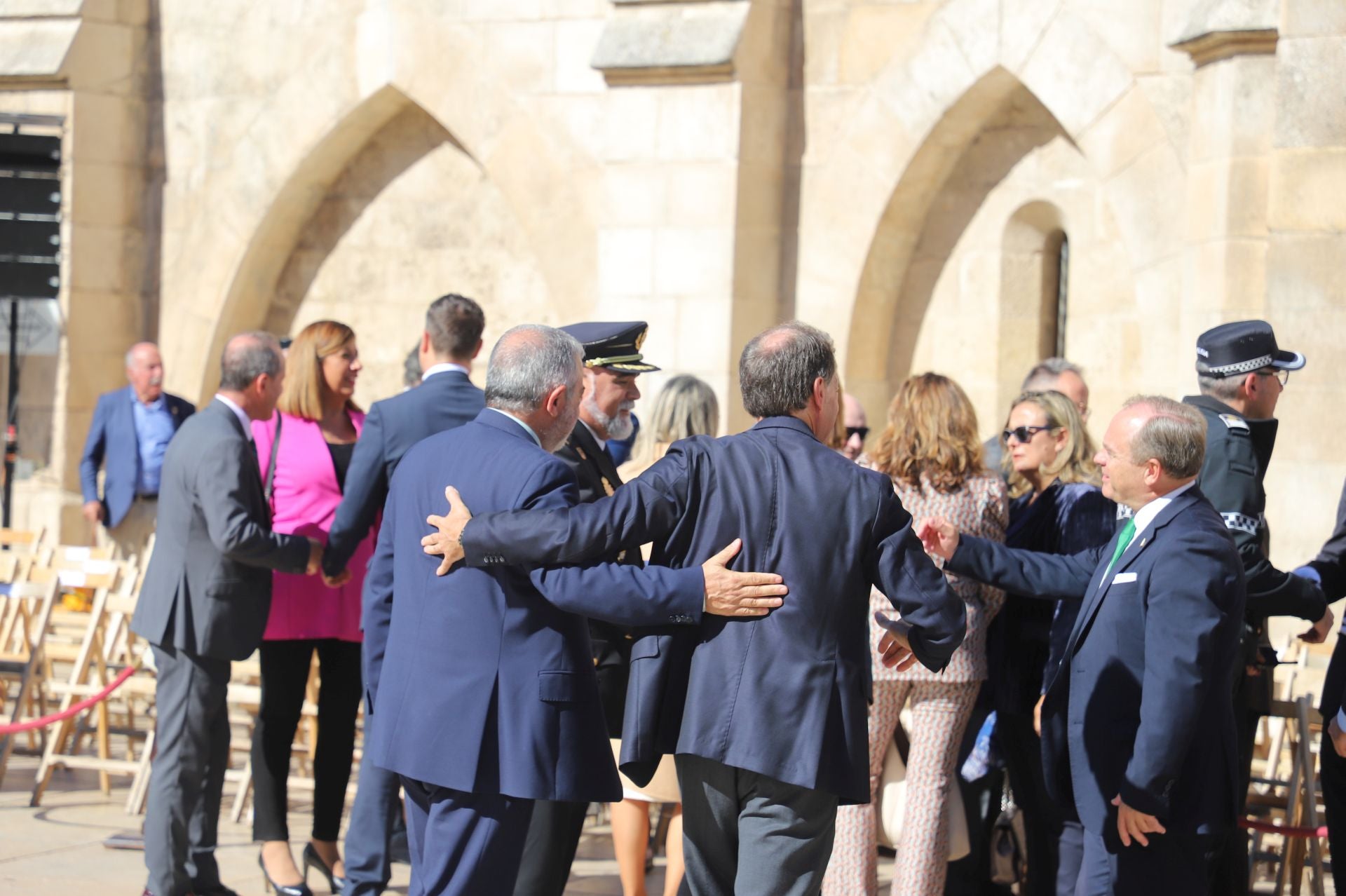 El acto de la Guardia Civil frente a la Catedral de Burgos, en imágenes
