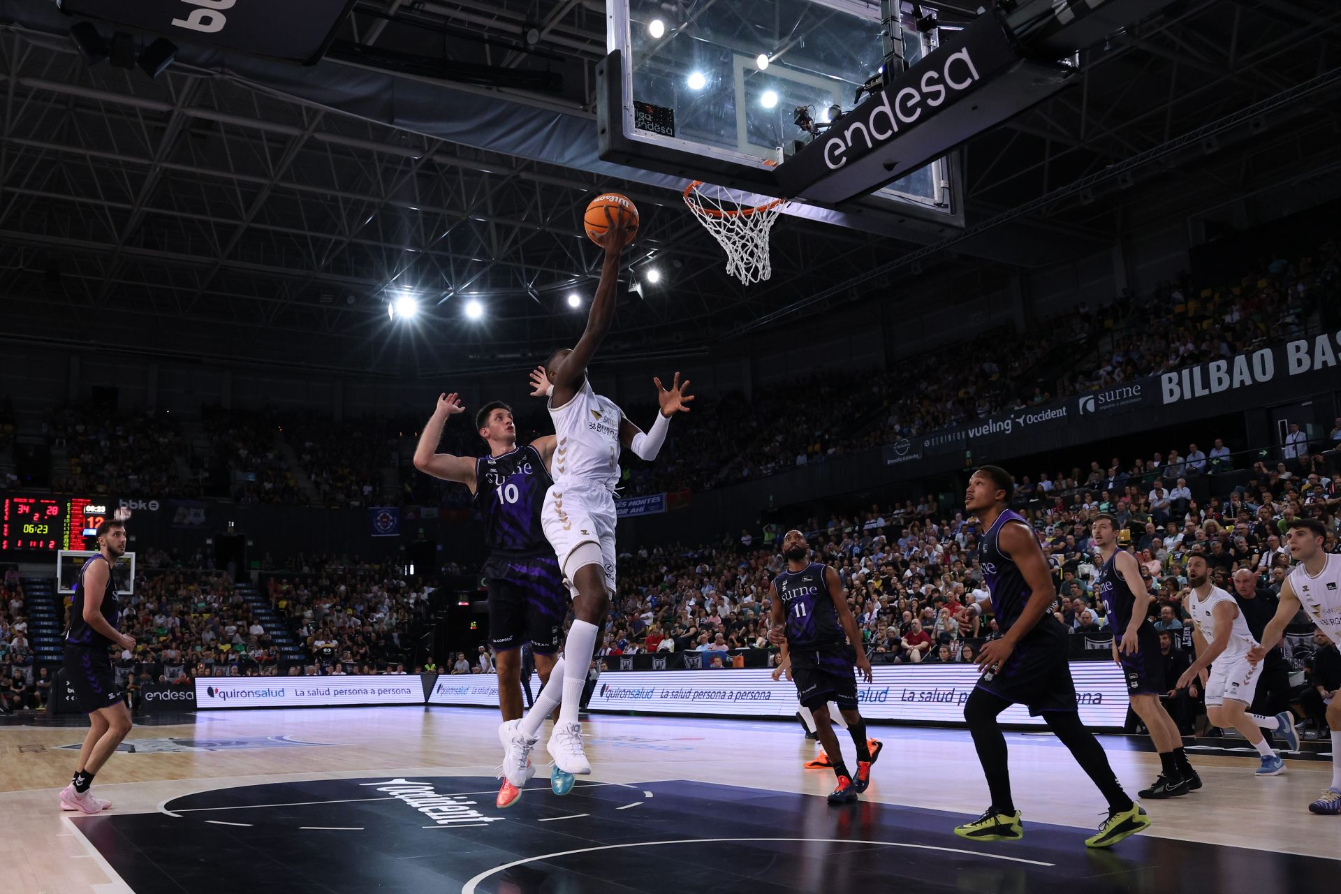 El encuentro del San Pablo Burgos frente al Bilbao Basket, en imágenes
