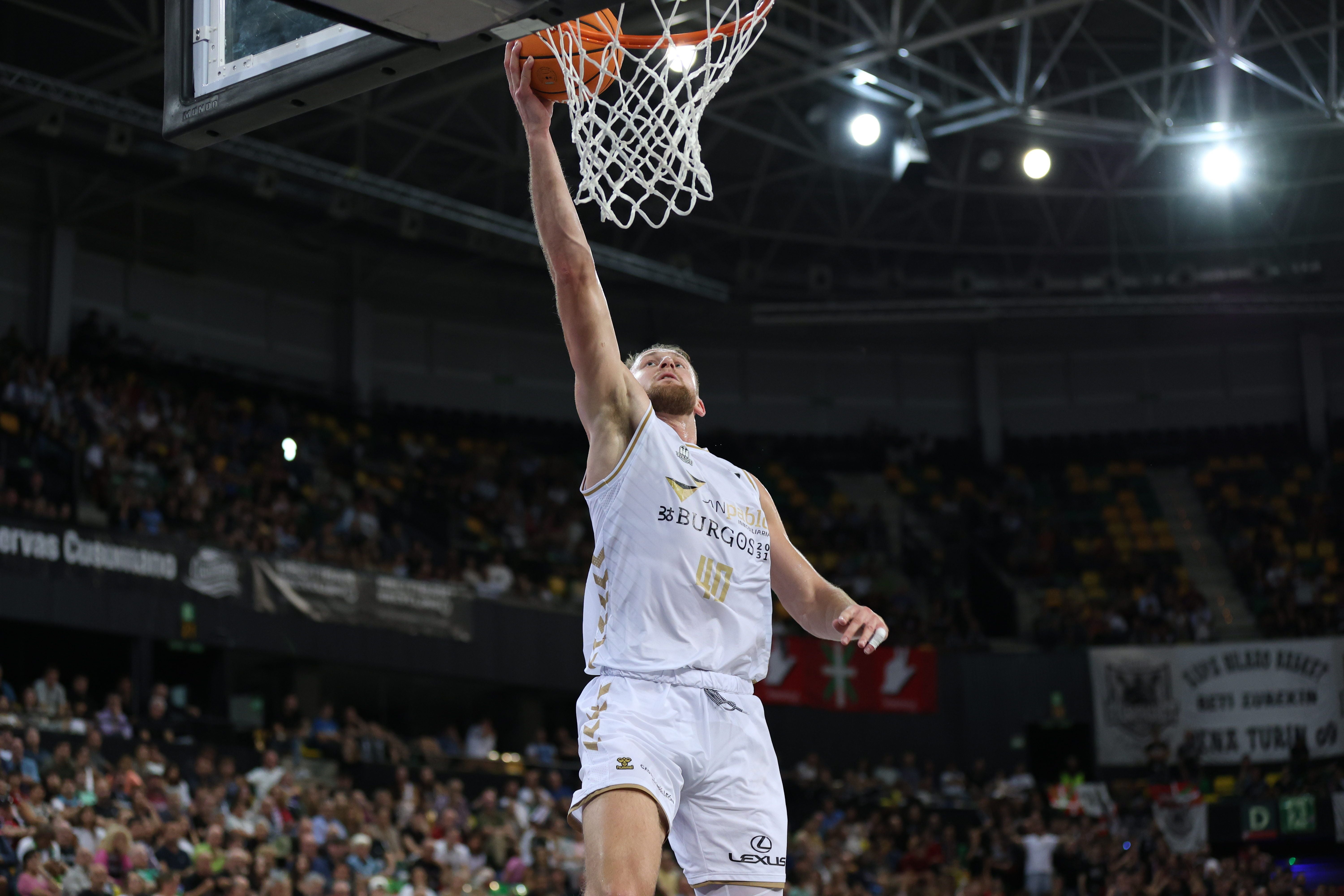 El encuentro del San Pablo Burgos frente al Bilbao Basket, en imágenes