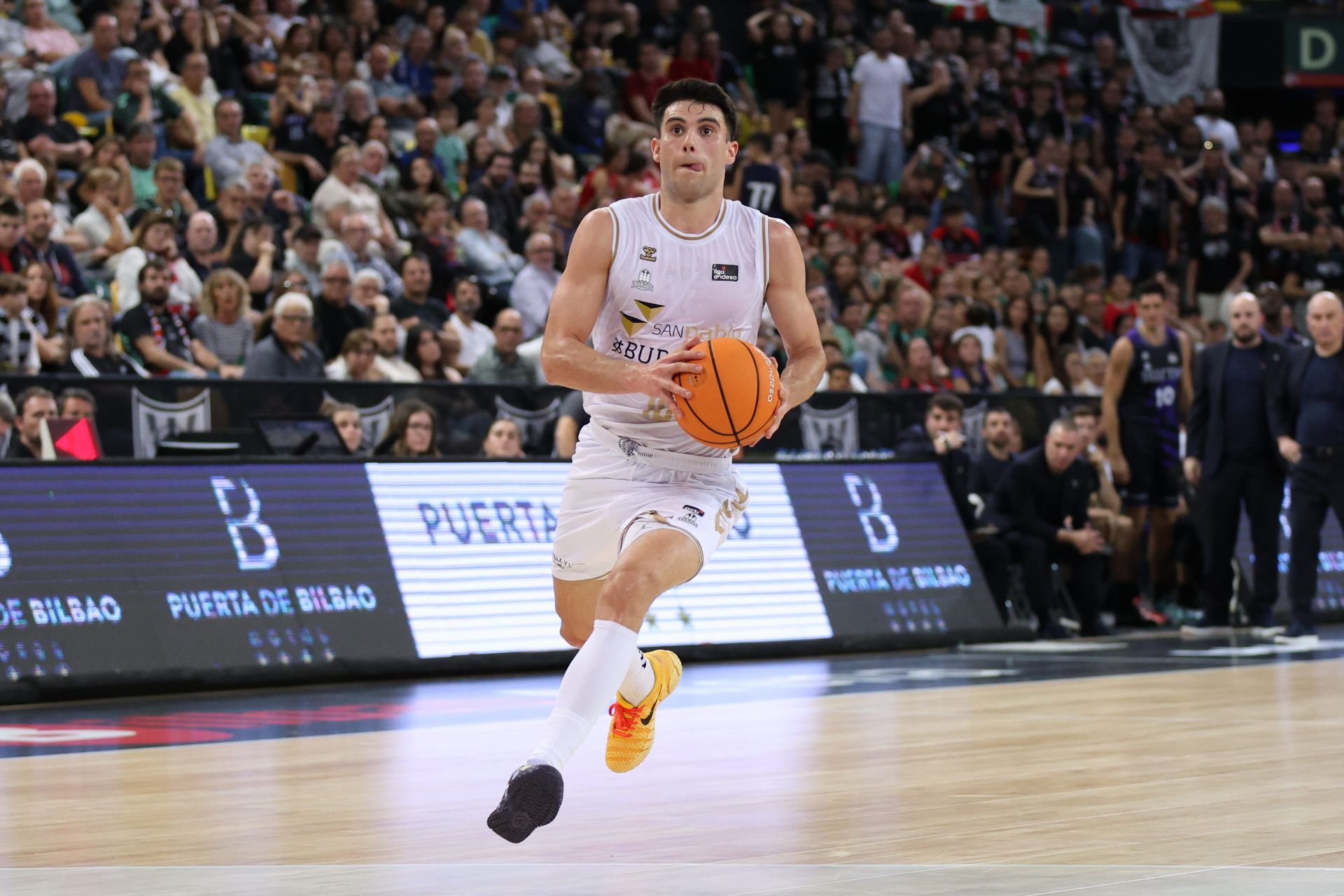 El encuentro del San Pablo Burgos frente al Bilbao Basket, en imágenes