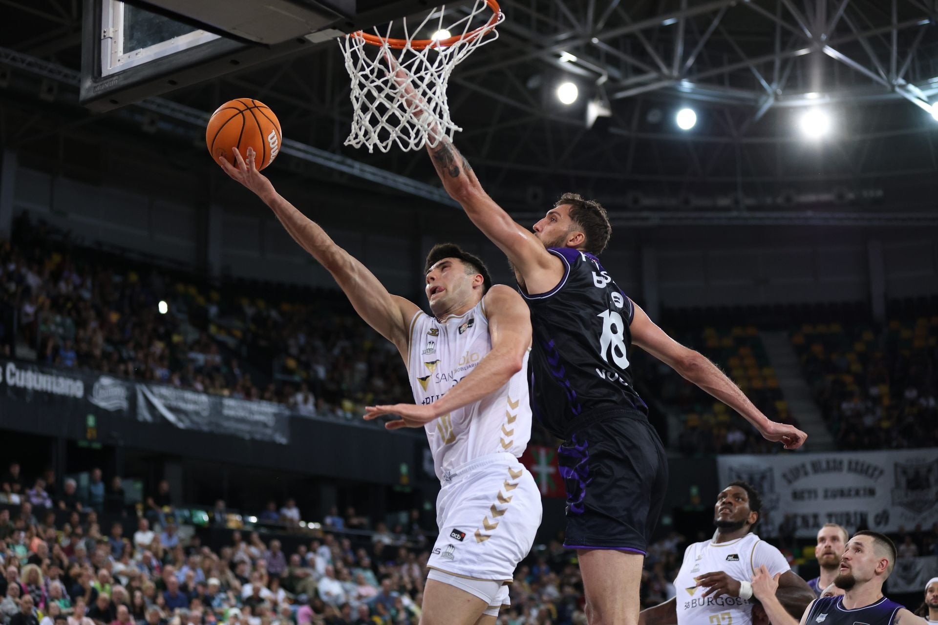 El encuentro del San Pablo Burgos frente al Bilbao Basket, en imágenes