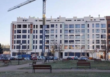 El Ayuntamiento materializa la adscripción de 13 nuevos pisos para fines sociales