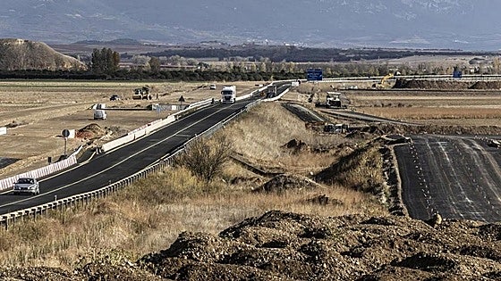 Dos años y medio de retraso para el único tramo en obras de la A-12 en Burgos
