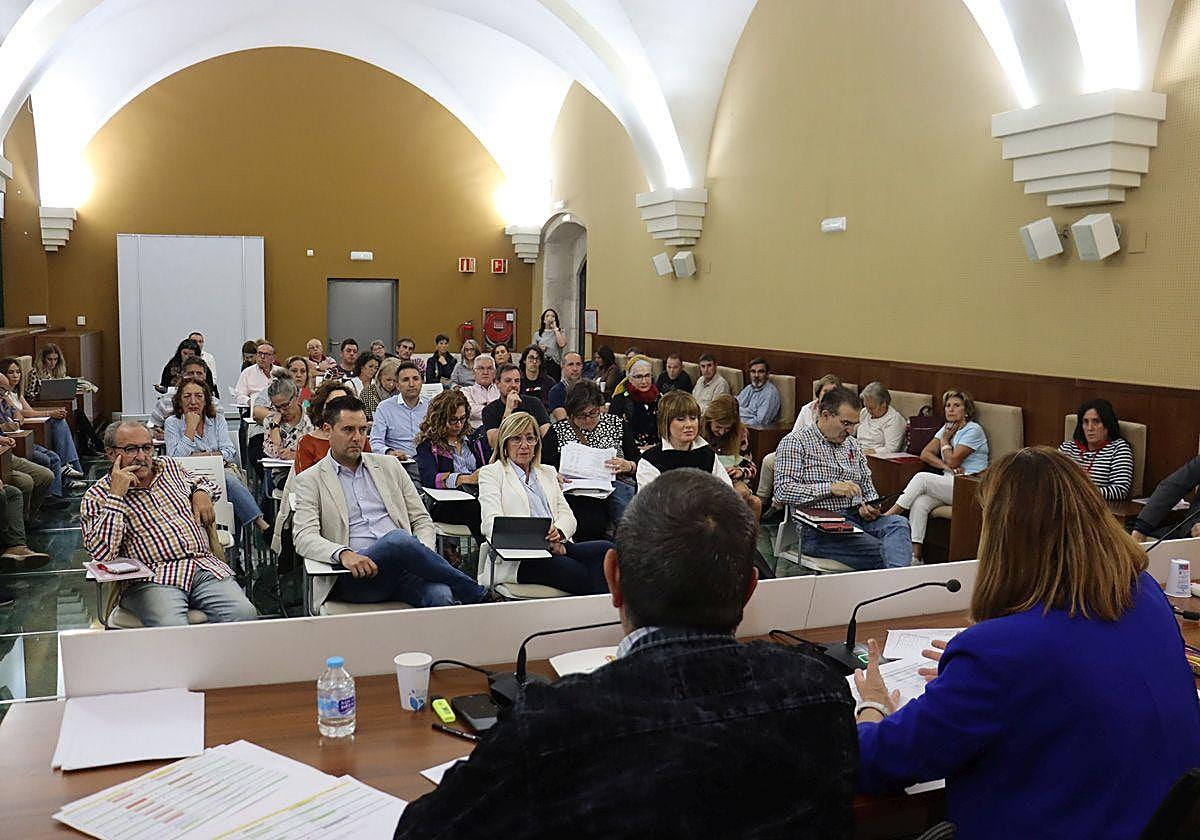 Imagen de la reunión de miembros del PSOE de Burgos con alcaldes y concejales del partido en la provincia.