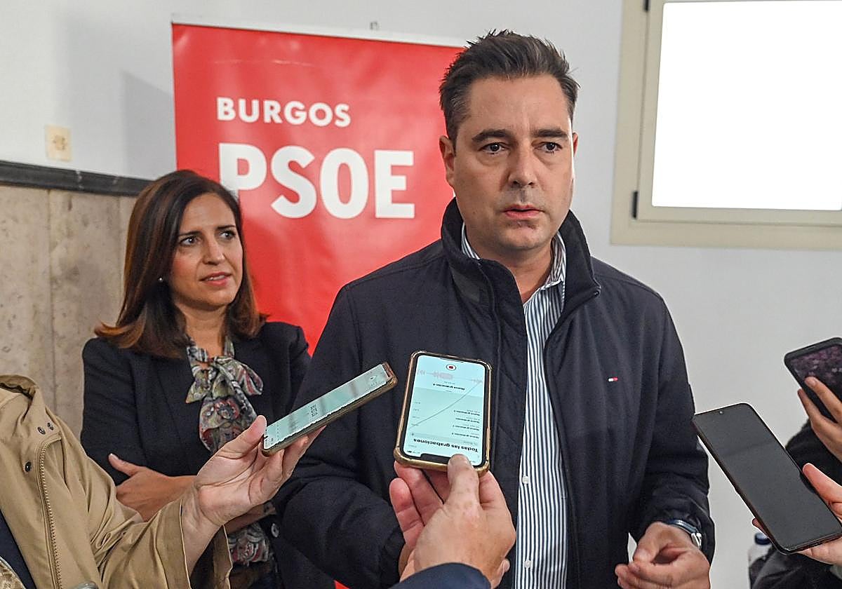 Daniel de la Rosa, junto a la secretaria general del PSOE de Burgos, Esther Peña.