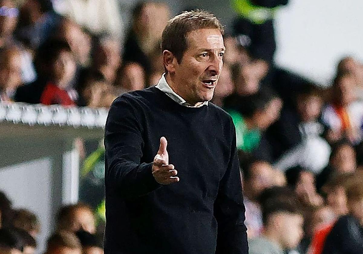 Luis Miguel Ramis, en el área técnica de El Plantío