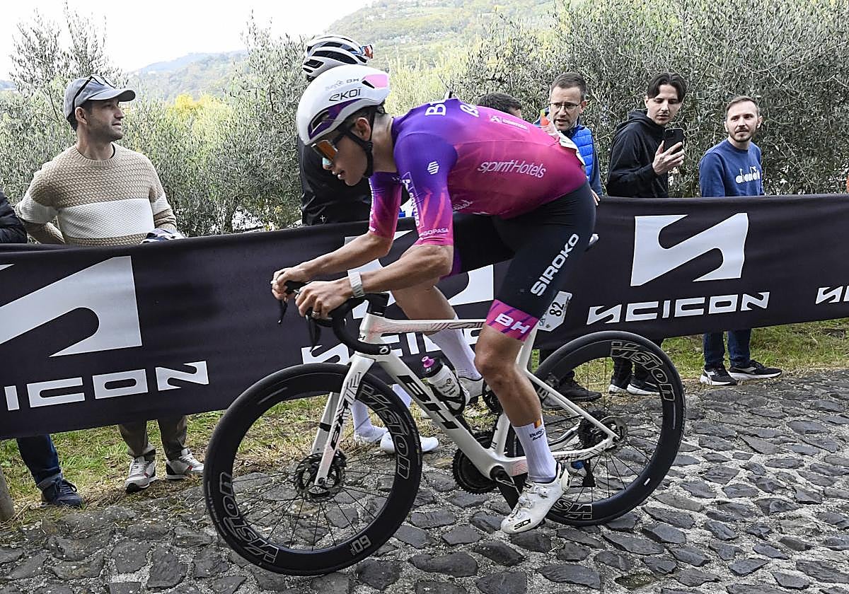Eric Fagúndez en la subida adoquinada de La Tisa.