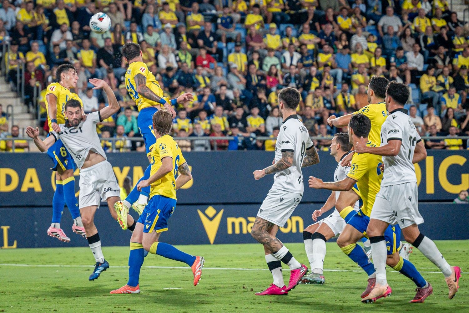 La victoria del Burgos CF en Cádiz, en imágenes