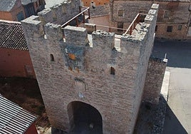 Puerta de Costana en Santa María del Campo.