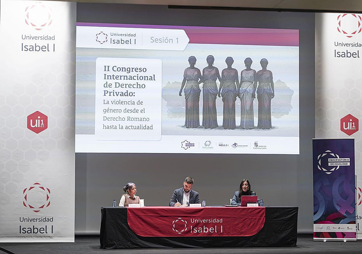 El rector de la Universidad Isabel I, Alberto Gómez Barahona, durante su intervención.