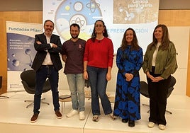 De izda. a dcha, el director gerente del MEH, Rodrigo Alonso Alcalde; los investigadores y protagonistas del corto Manuel Rodríguez e Irene Romo; la directora del Centro Nacional de Investigación sobre la Evolución Humana (CENIEH), María Martinón y la directora de la Fundación Pfizer, Mª Ángeles Hidalgo.