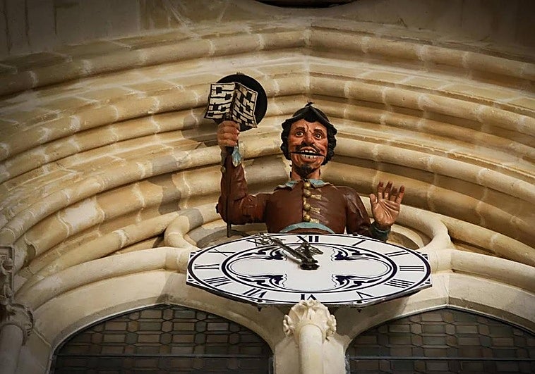 Papamoscas en la Catedral de Burgos