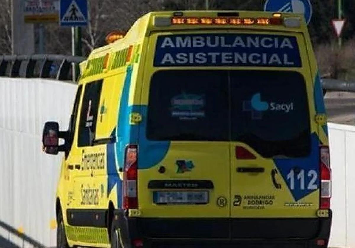 Imagen de archivo de una ambulancia en Burgos