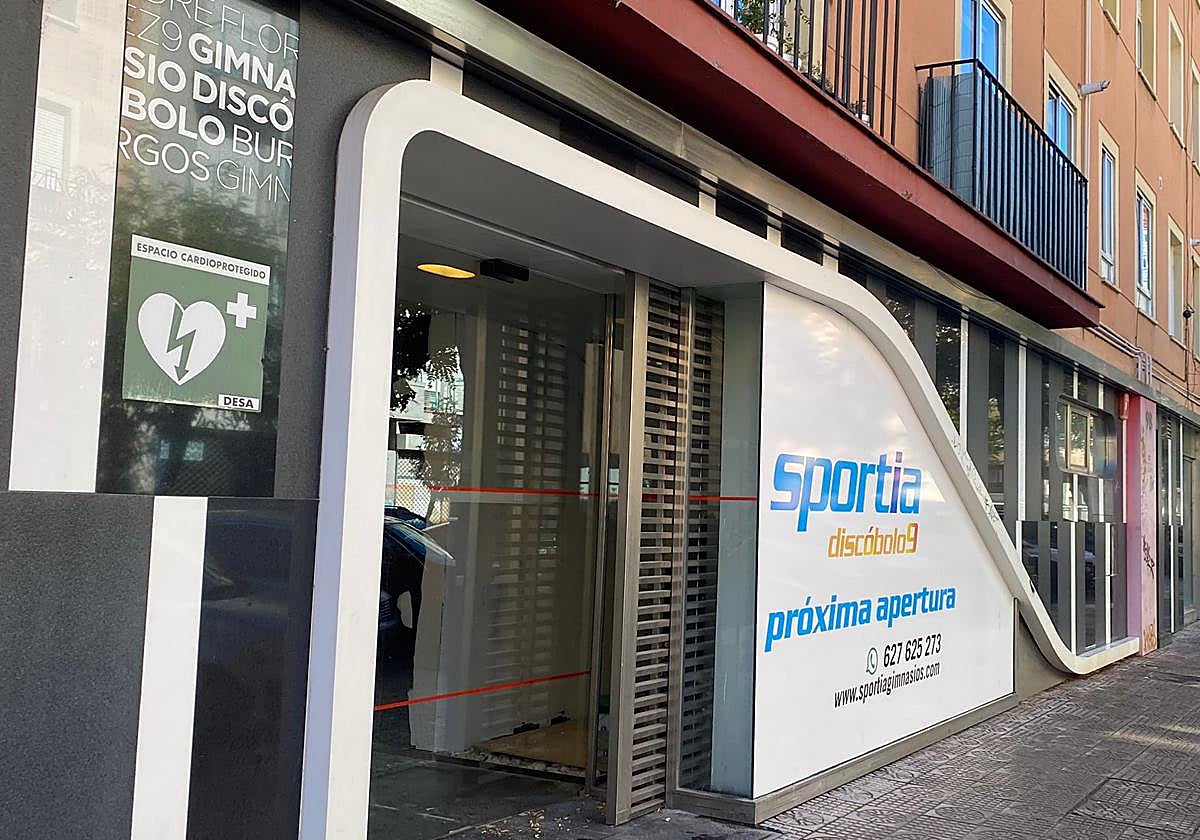 Entrada al gimnasio Discóbolo 9.