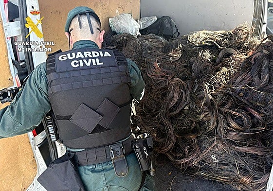 La furgoneta transportaba cerca de una tonelada de cable de cobre ya pelado.