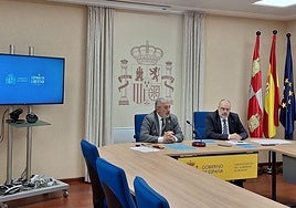 El subdelegado del Gobierno, Pedro de la Fuente, y el profesor universitario, Ignacio Fernández de Mata, en la presentación del programa.
