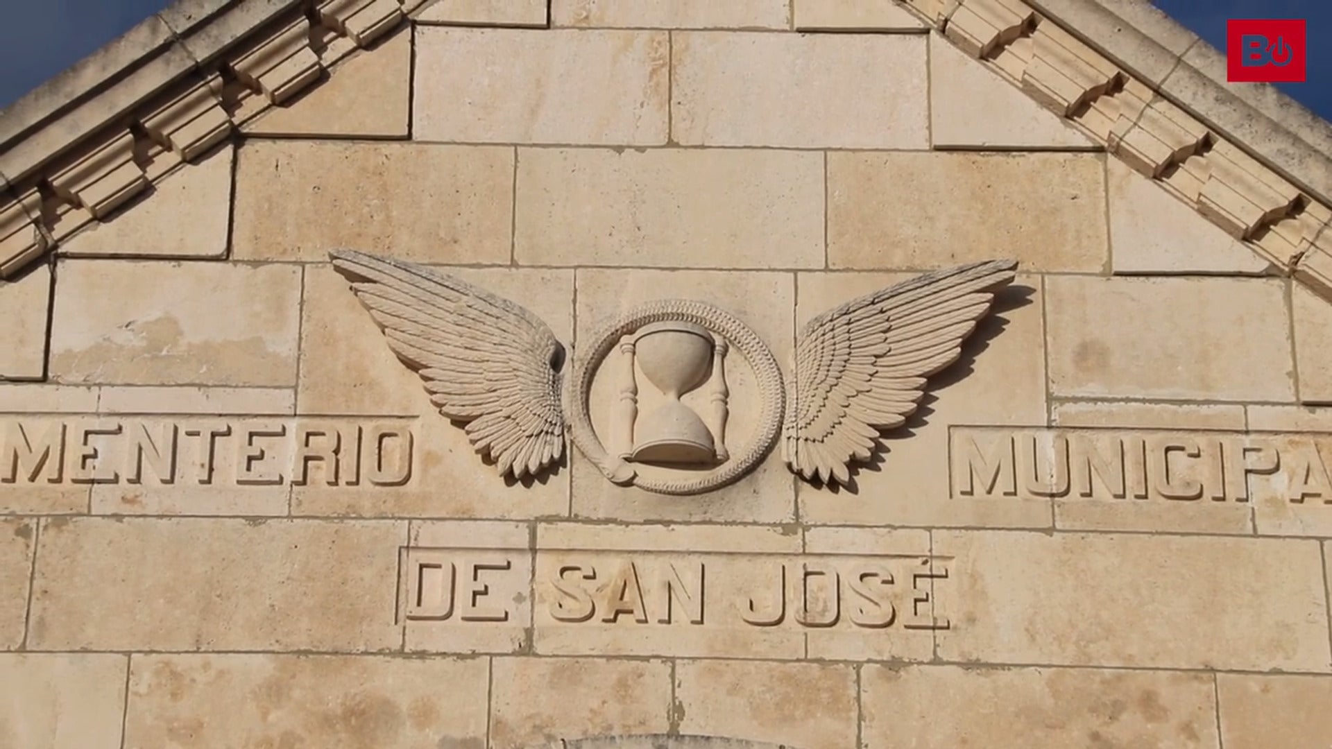 Símbolos de eternidad y transformación en el cementerio de Burgos