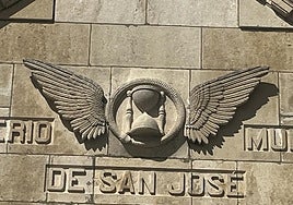 Ouroboros en el Cementerio de San José o de la Obispa.