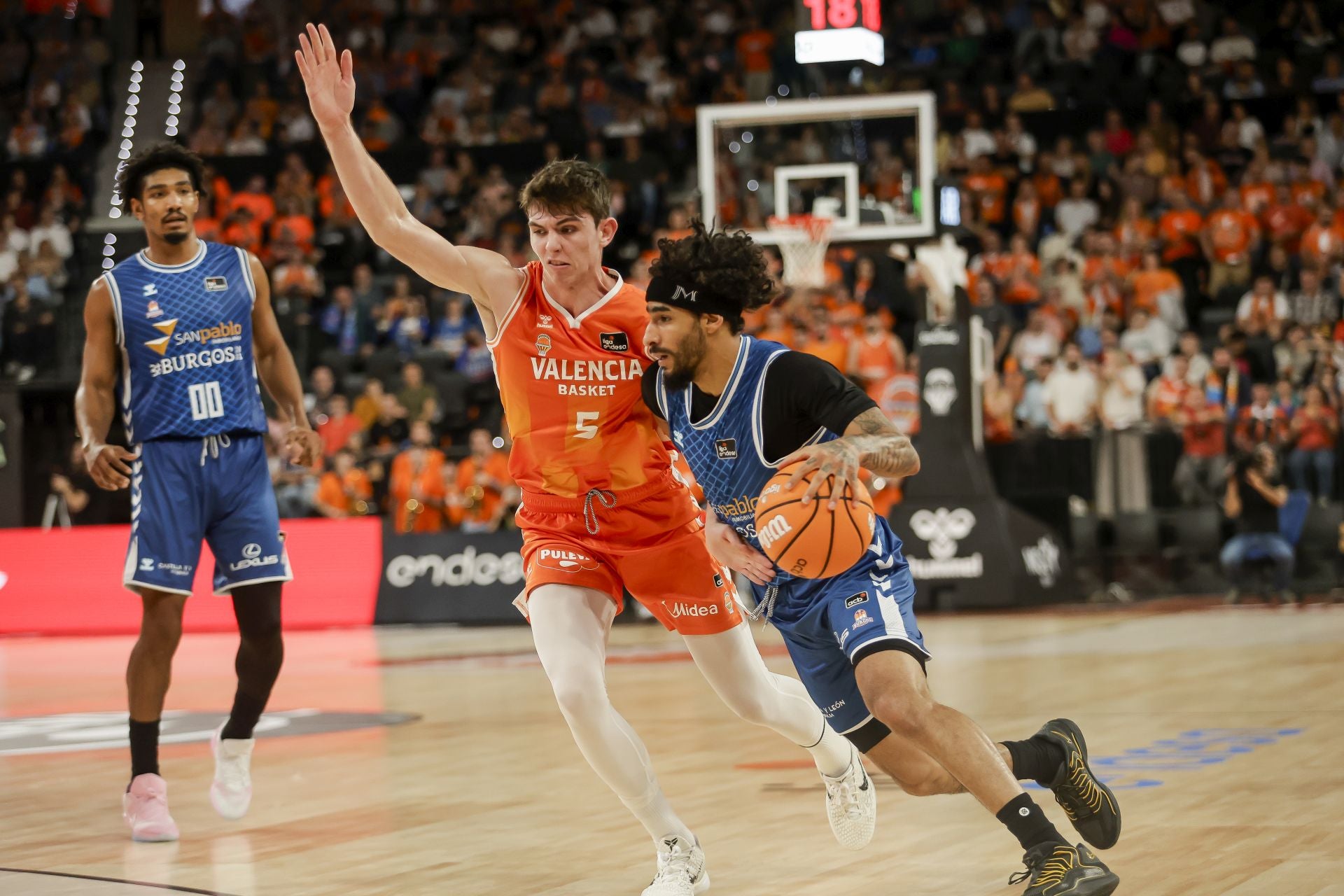 La derrota del San Pablo frente al Valencia Basket en imágenes