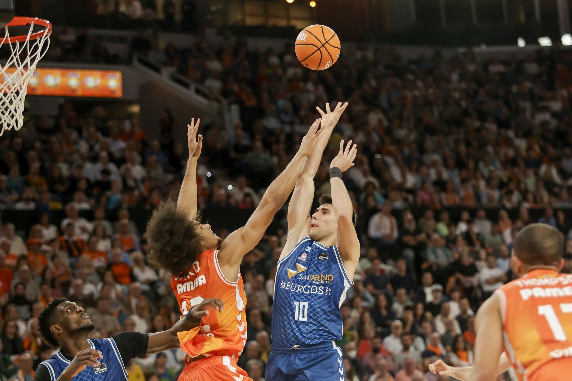 La derrota del San Pablo frente al Valencia Basket en imágenes