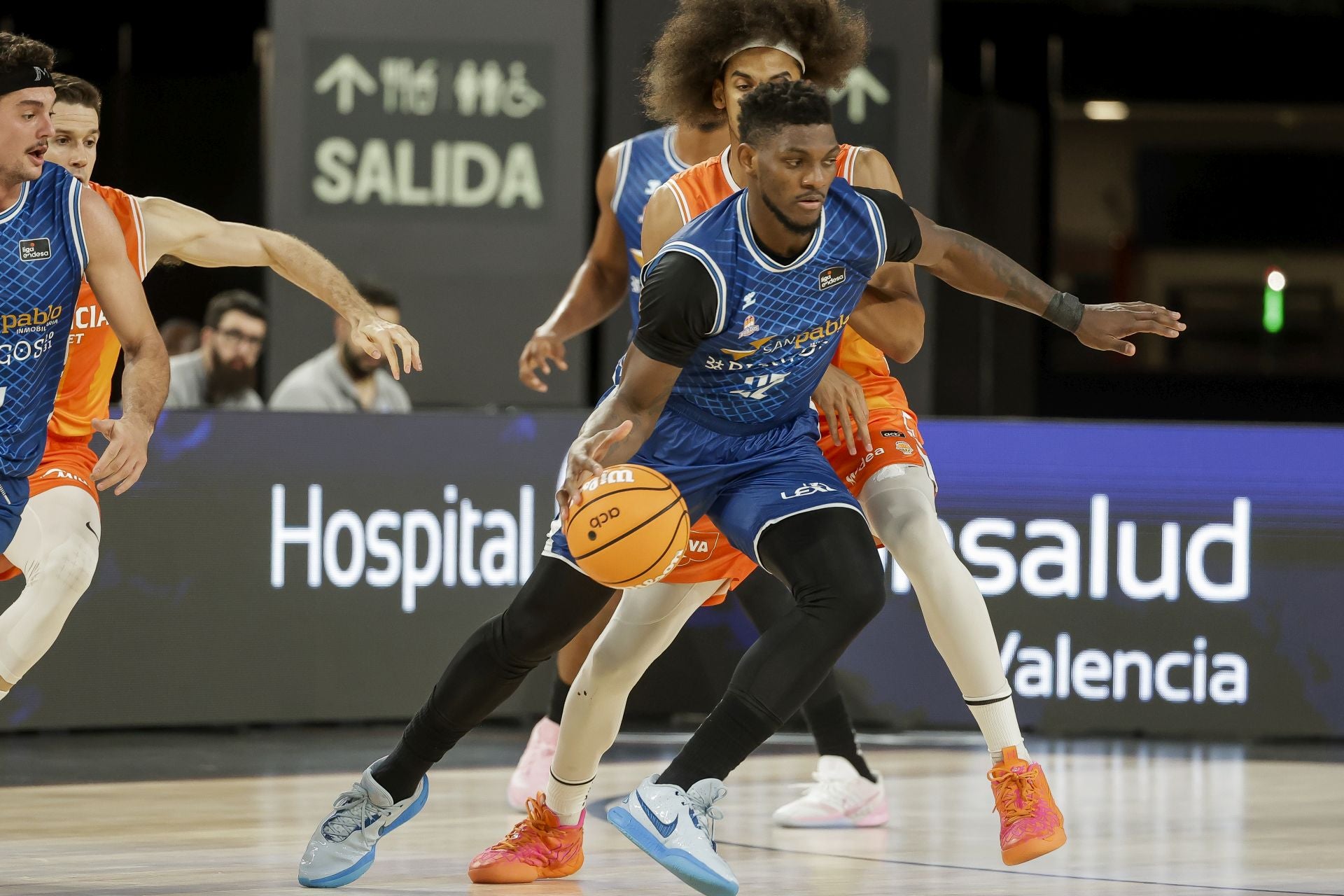 La derrota del San Pablo frente al Valencia Basket en imágenes