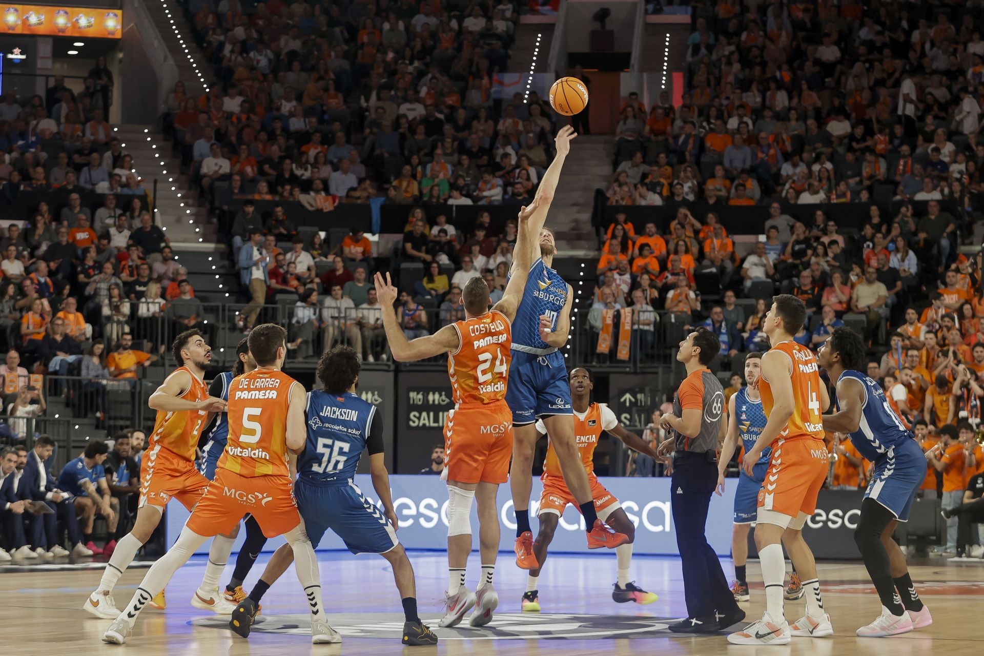 La derrota del San Pablo frente al Valencia Basket en imágenes