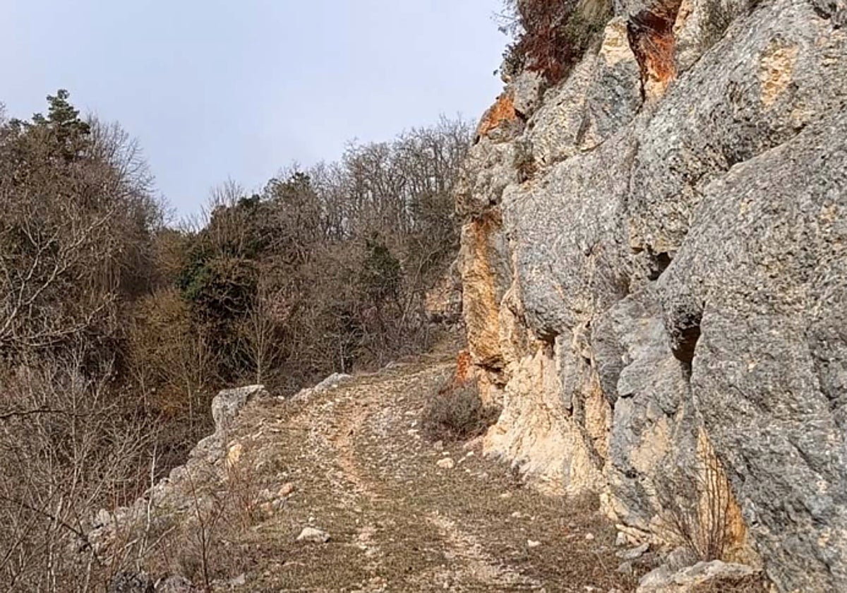 Tramo del camino por el Barranco de Valsorda.