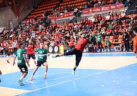 Pedro Martins lanza un penalti.