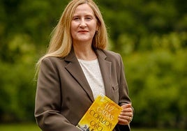 La escritora Luz Gabás.