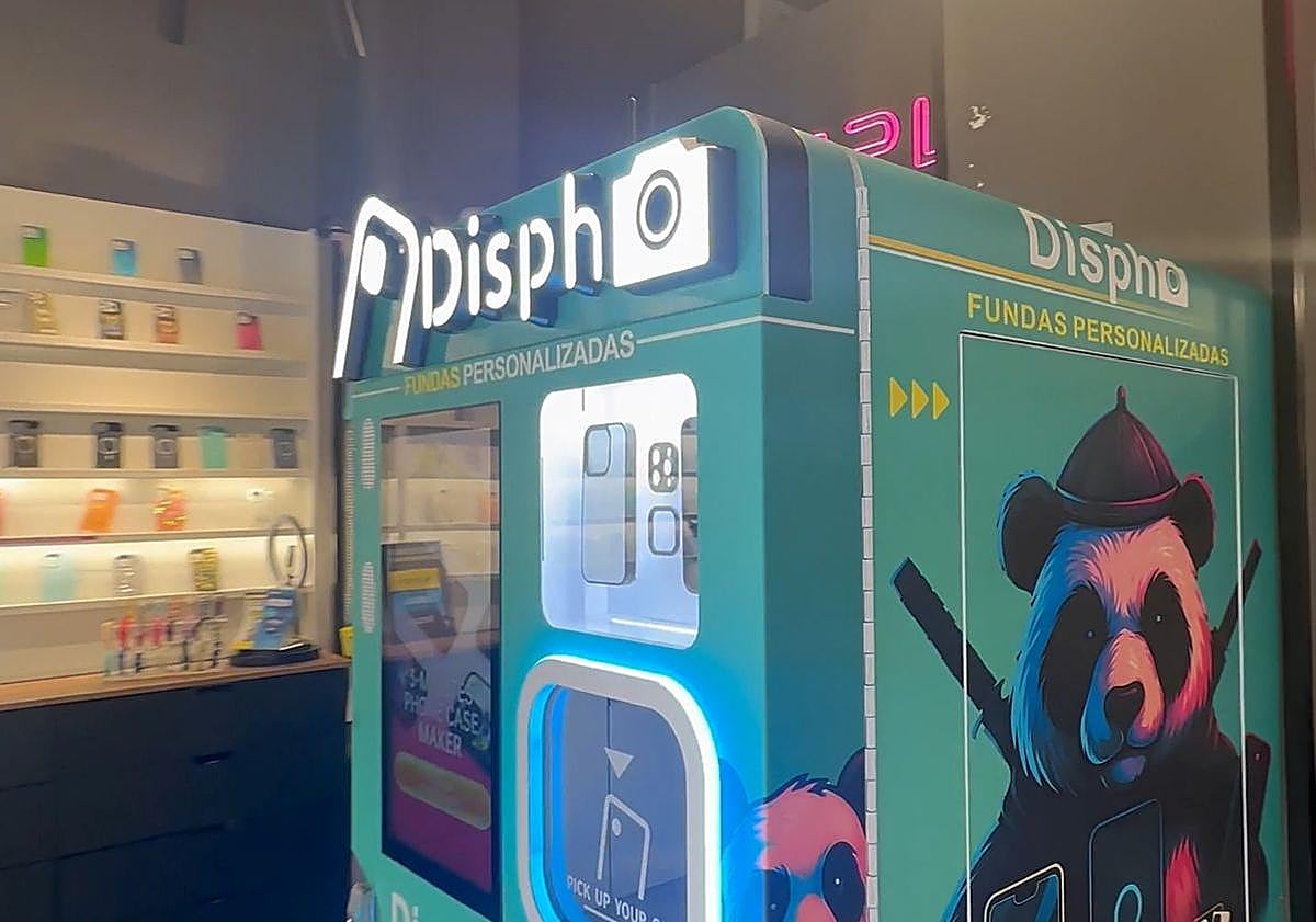 Imagen principal - DISPHO y REPLIX revolucionan Burgos con la primera máquina inteligente para fundas personalizadas