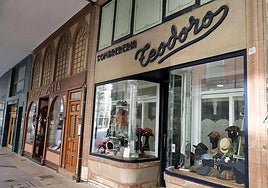 Comercios de la plaza Mayor.