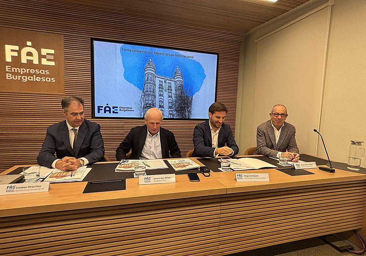 Imagen de la firma del convenio.