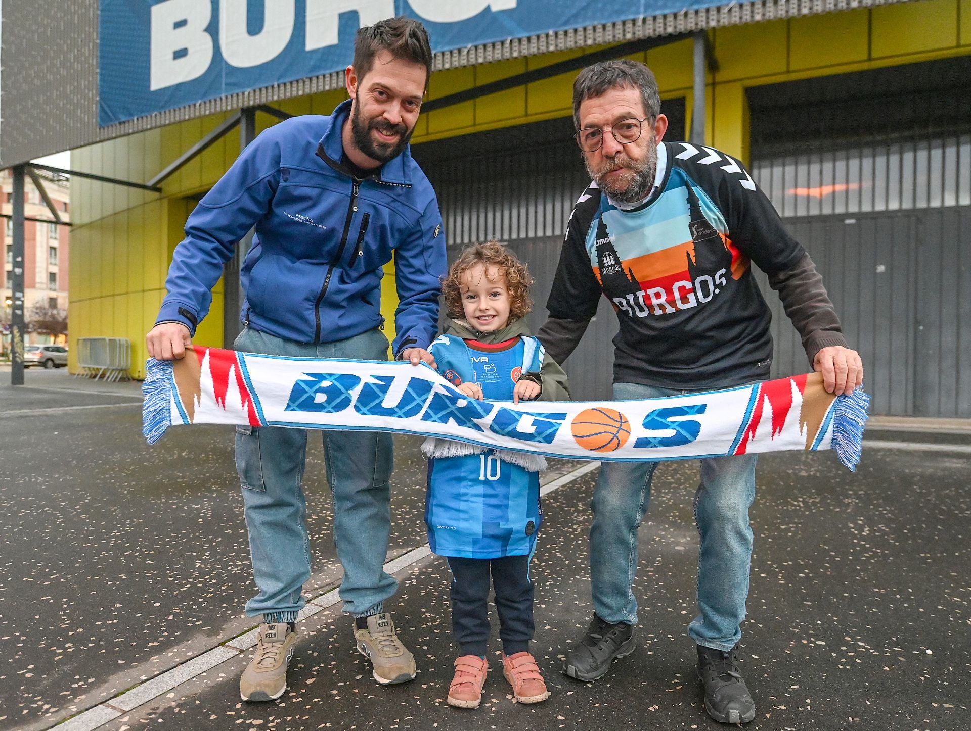 Imagen principal - Ver la vida de color azul: una pasión que atraviesa generaciones