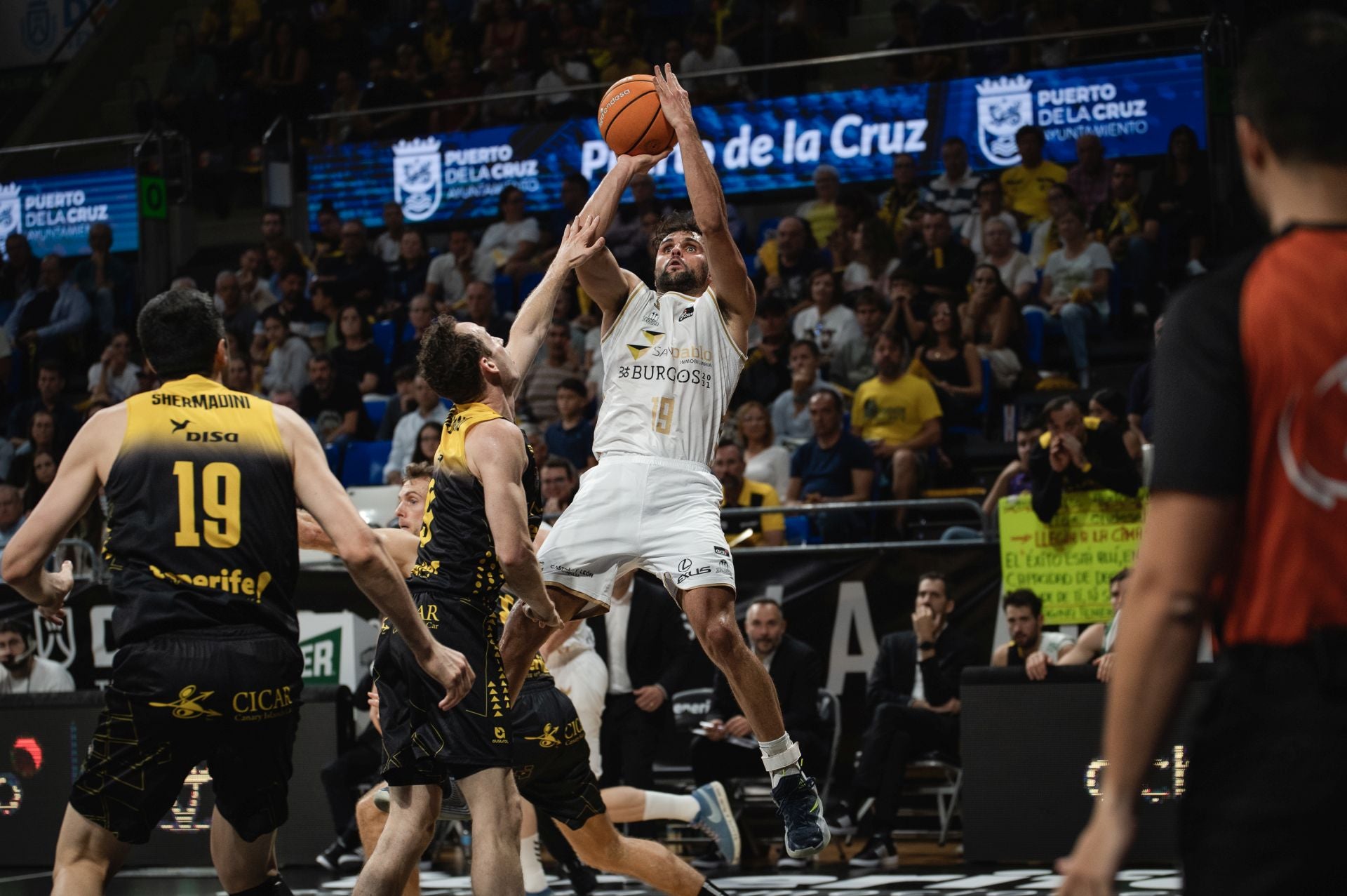 El partido entre La Laguna Tenerife y el San Pablo Burgos, en imágenes