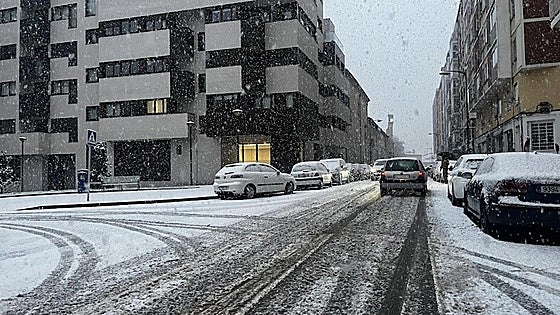 Burgos se prepara para las nevadas con decenas de máquinas y 78 saleros en las calles