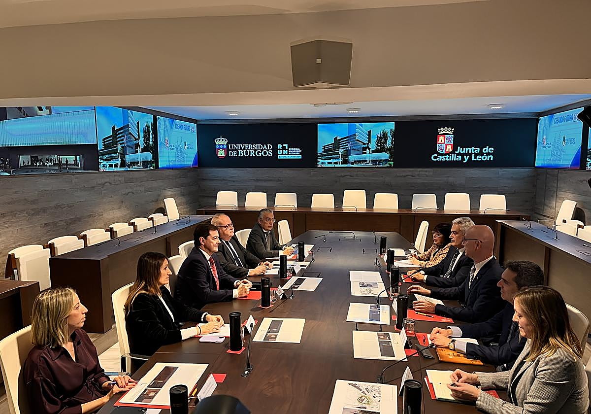 Un momento de la reunión mantenida en la Universidad de Burgos