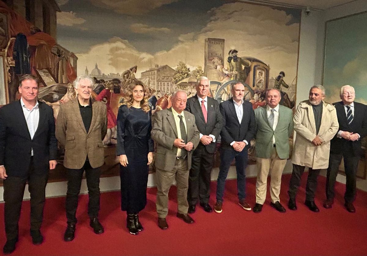 Autoridades en la presentción de la exposición.