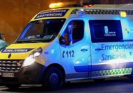 Hasta el lugar se desplazaba una ambulancia para atender al motorista.