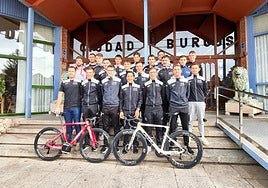 Ciclistas y directores presentes en esta concentración en elSpirit Hotel Ciudad de Burgos.