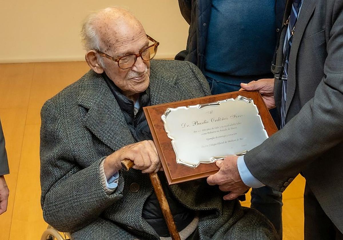 Basilio Ordóñez, pediatra de Burgos de 104 años.