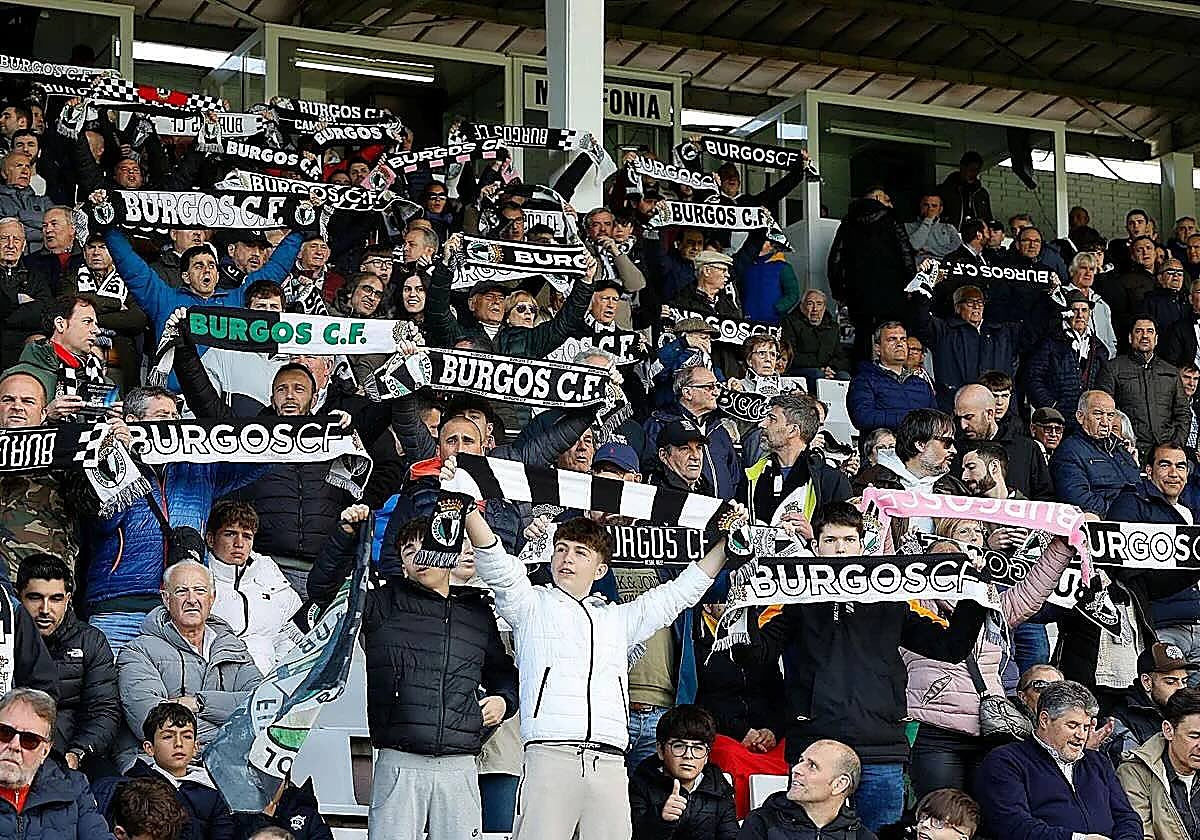 Afición de la Tribuna de El Plantío.