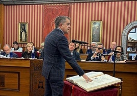 Toma de posesión en el PLeno del socialista Félix Cantabrana.
